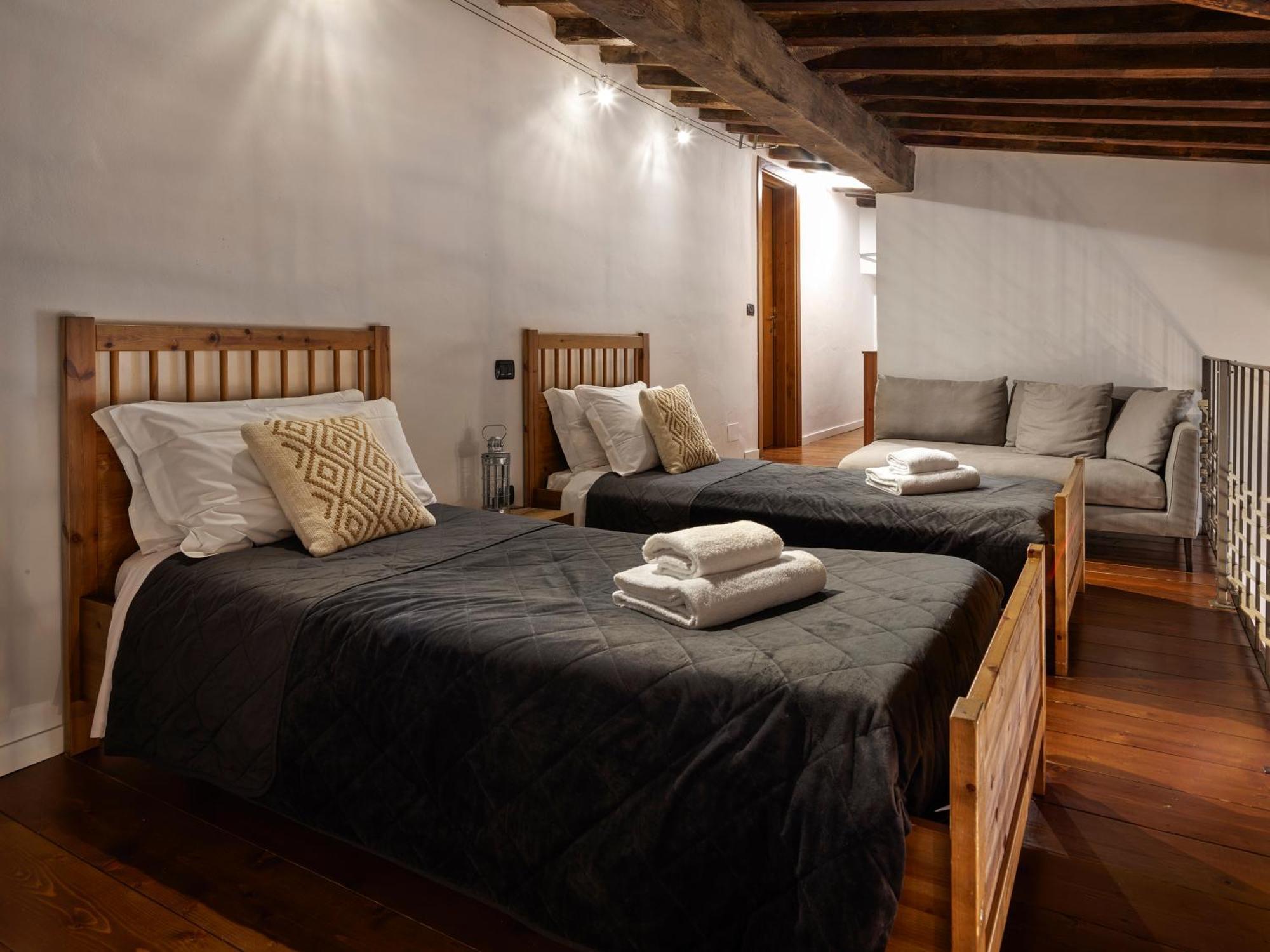 One Of A Kind Near The Duomo W/Balcony Palace Apt Florença Exterior foto